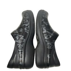 Womens CROCS clogs neria Pro 2 black silver rose pattern comfortable size 7